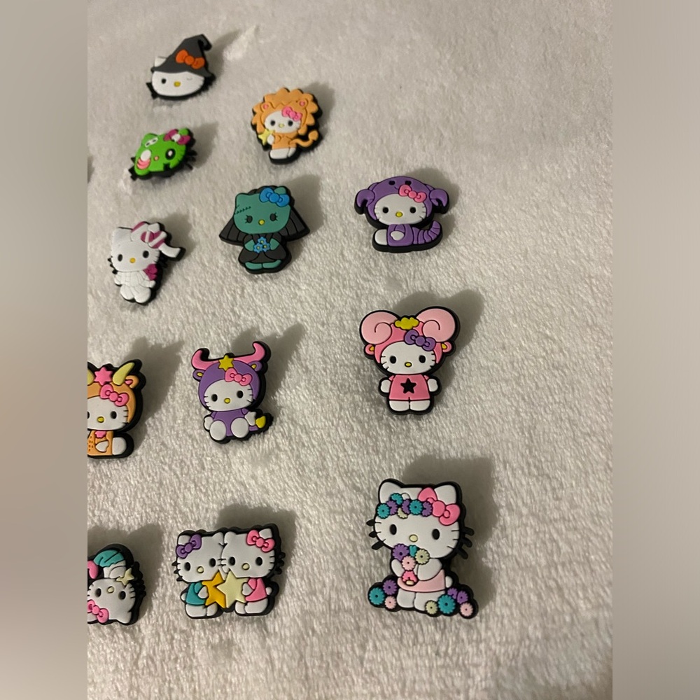 Random Hello Kitty Croc Charms - Picture 3 of 3